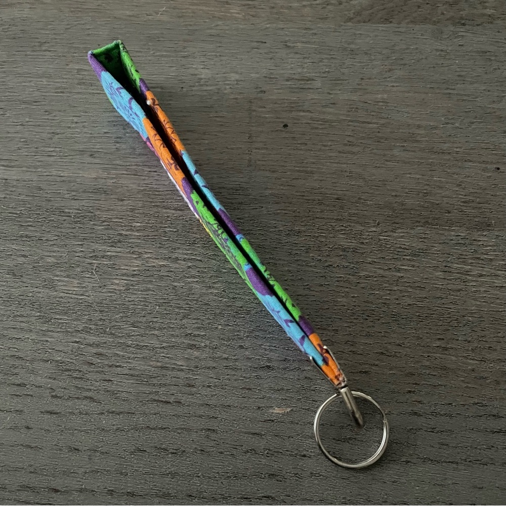 Colorful Skull Pattern Key Holder - Picture 3 of 4